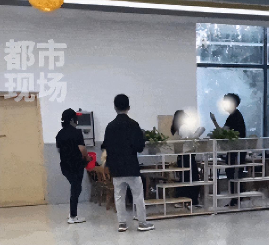 江苏师范大学食堂占座纠纷致男生殴打女生，校方报案，警方正调查