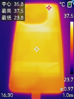 首搭Q2自研电竞芯！ iQOO 13全面评测：不仅是一款性能旗舰 还是年度最佳全能水桶机